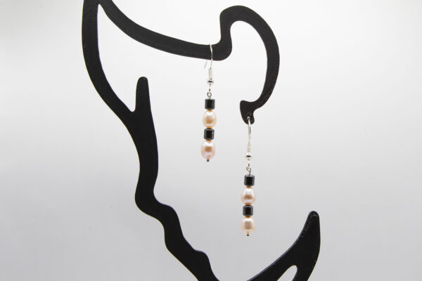 FRESH WATER PEARL AND HEMATITE SILVER EARRINGS