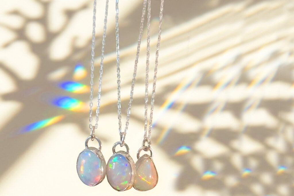 3 OPAL NECKLACES SET IN SILVER
