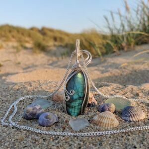 LABARADORITE OVAL NECKLACE