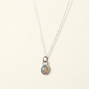 OVAL OPAL SILVER NECKLACE