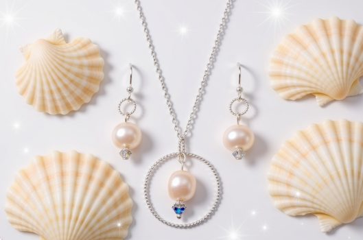 PEARL AND SWAROVSKI CRYSTAL SET OF NECKLACE AND EARRINGS